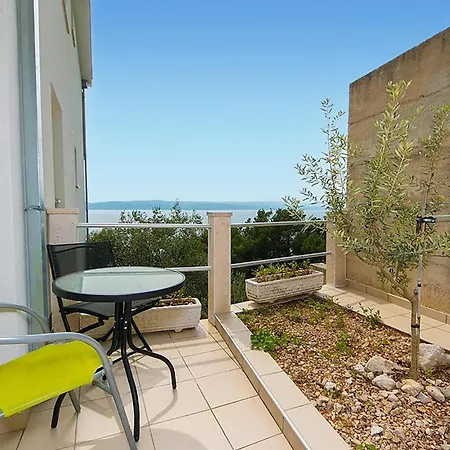 Beautiful Apartment In Brela With Wifi