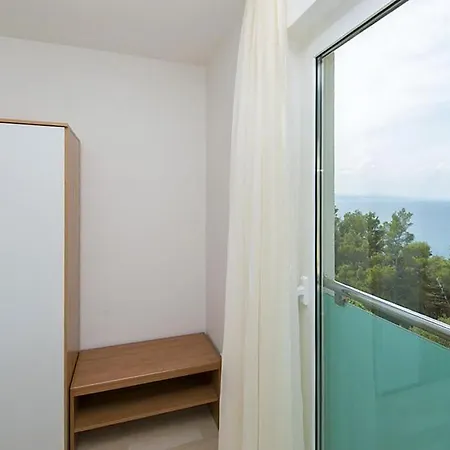 Beautiful Apartment In Brela With Wifi Brela